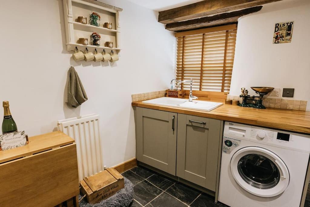 Fryers Cottage - Beautiful 2 Bedroom Town & Country Cottage On Edge Of Peak District Wirksworth Exterior foto